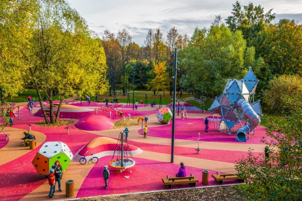 Тематические детские площадки обустроили в парке «Кусково» в Москве - KP.RU