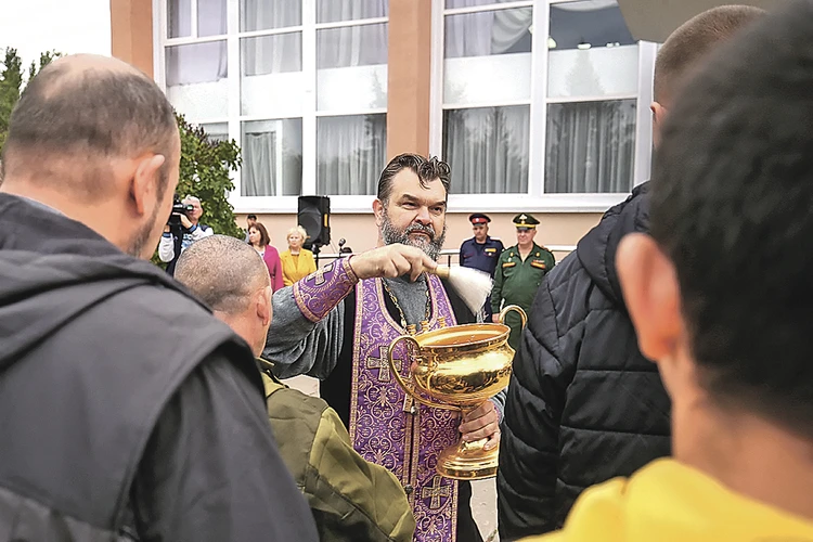 Молитвы за воинов: Как просить помощи и благословения для Защитников Отечества