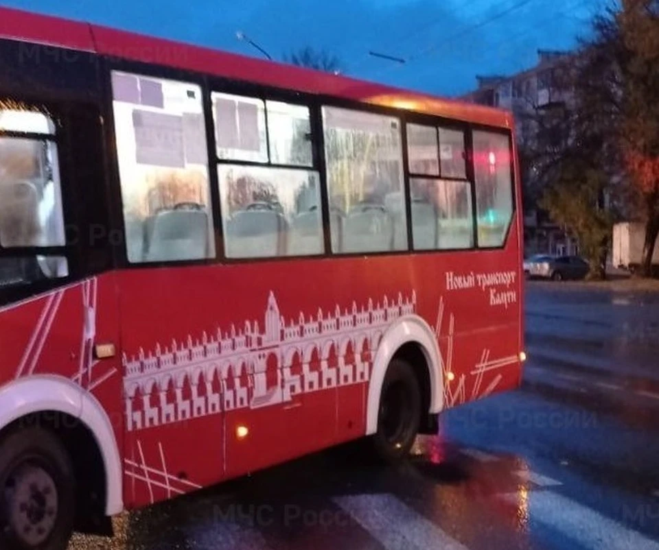 Пешеход переходил дорогу на зеленый свет