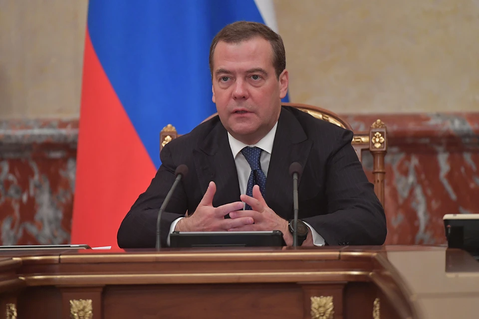 Медведев предложил сделать Зеленскому трепанацию черепа.