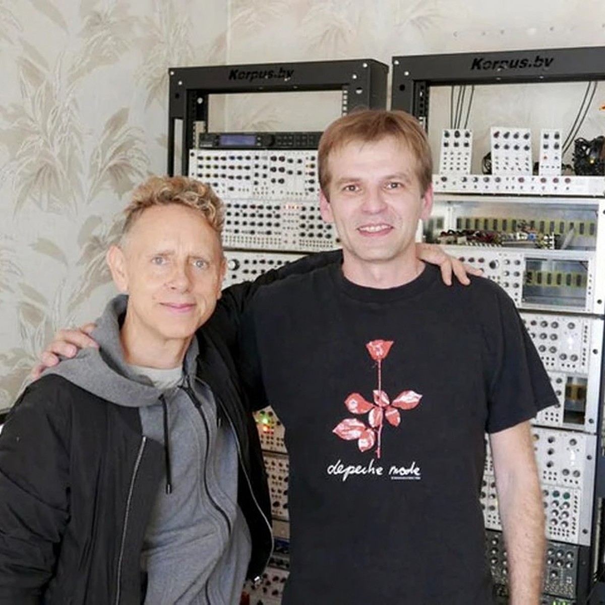 В новом клипе Depeche Mode показали прибор, созданный для группы белорусом  - KP.RU