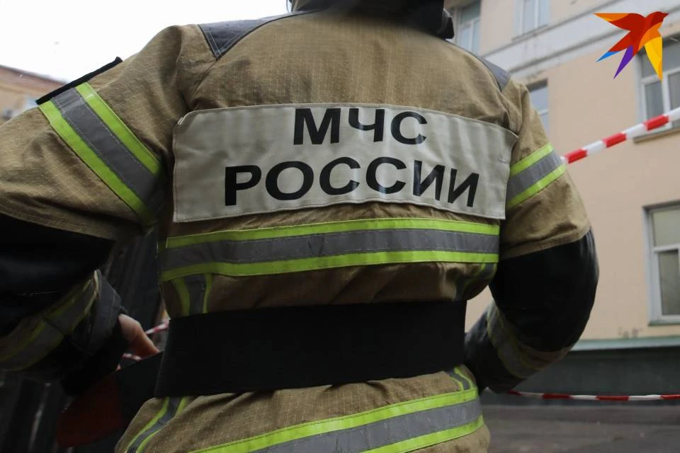 На месте работали шесть пожарных.