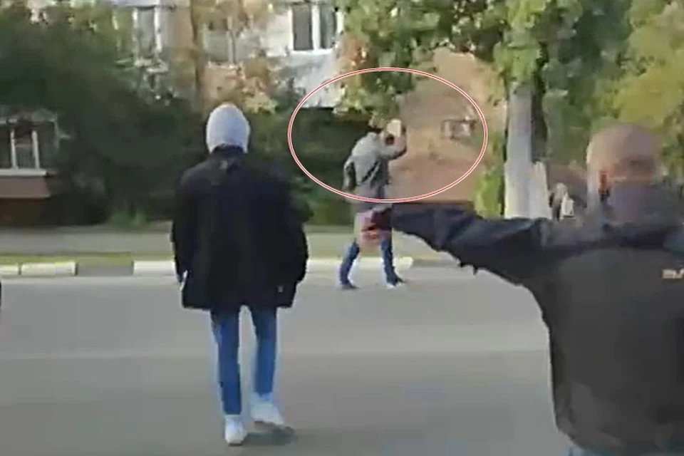 Школьники кошмарят прохожих