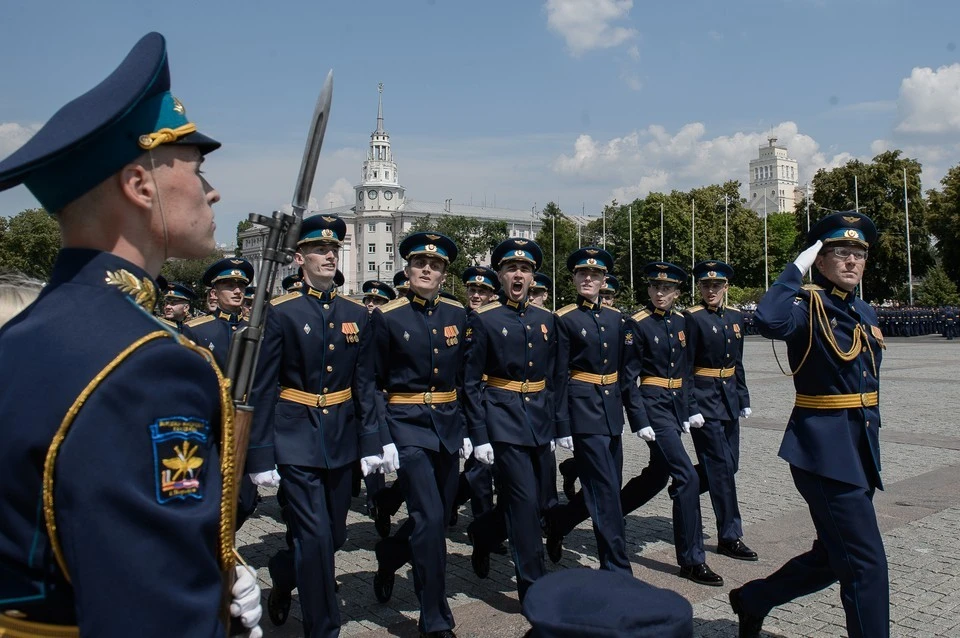 Надеемся, что выпуск курсантов военно-воздушной академии будет проходить в обычные сроки.
