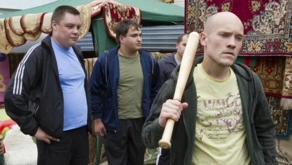 В Вытегре все еще стоят девяностые. Кадр из сериала "Рекетиры".