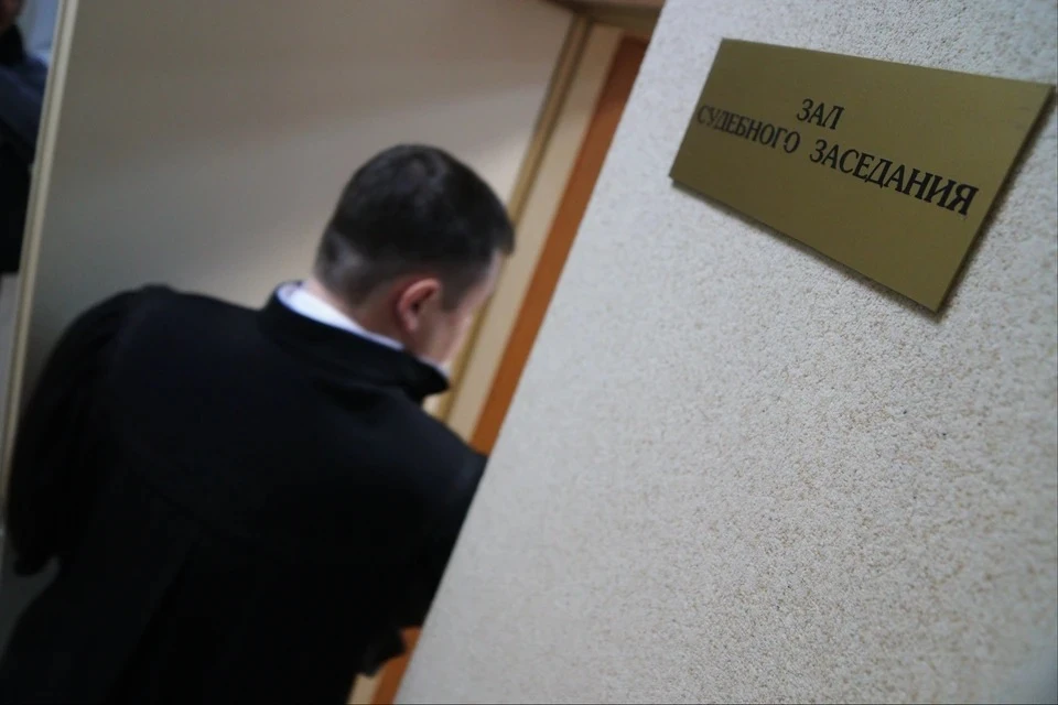 В Керчи осудили местную жительницу за кражу двух бутылок коньяка