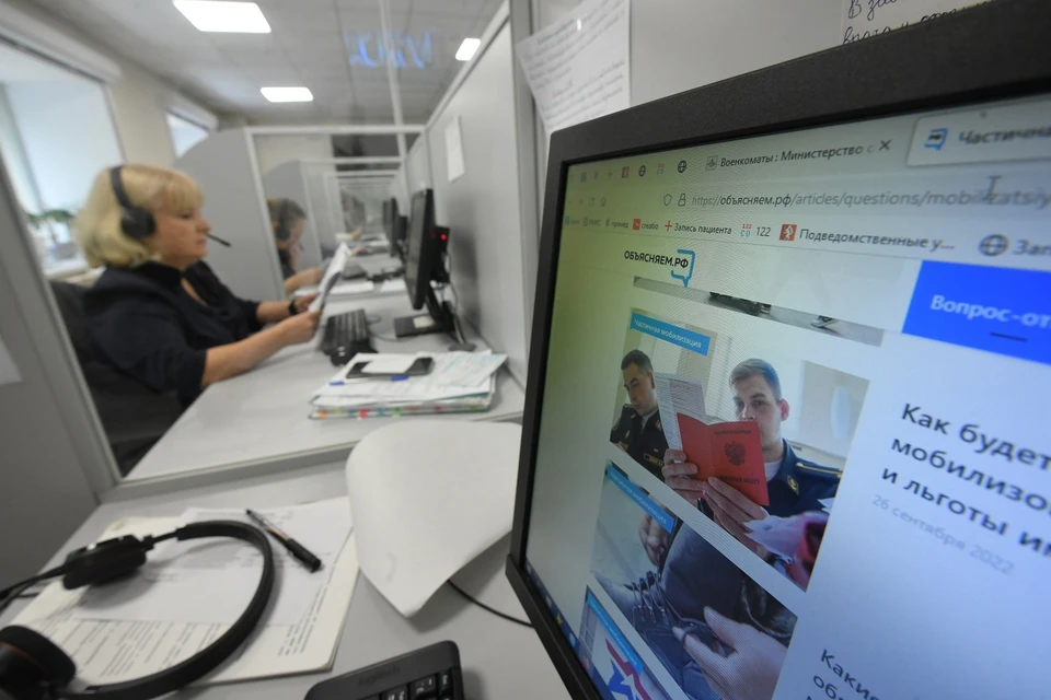 В первый день работы в мобильную приемную в 32 военном городке обратилось 180 человек