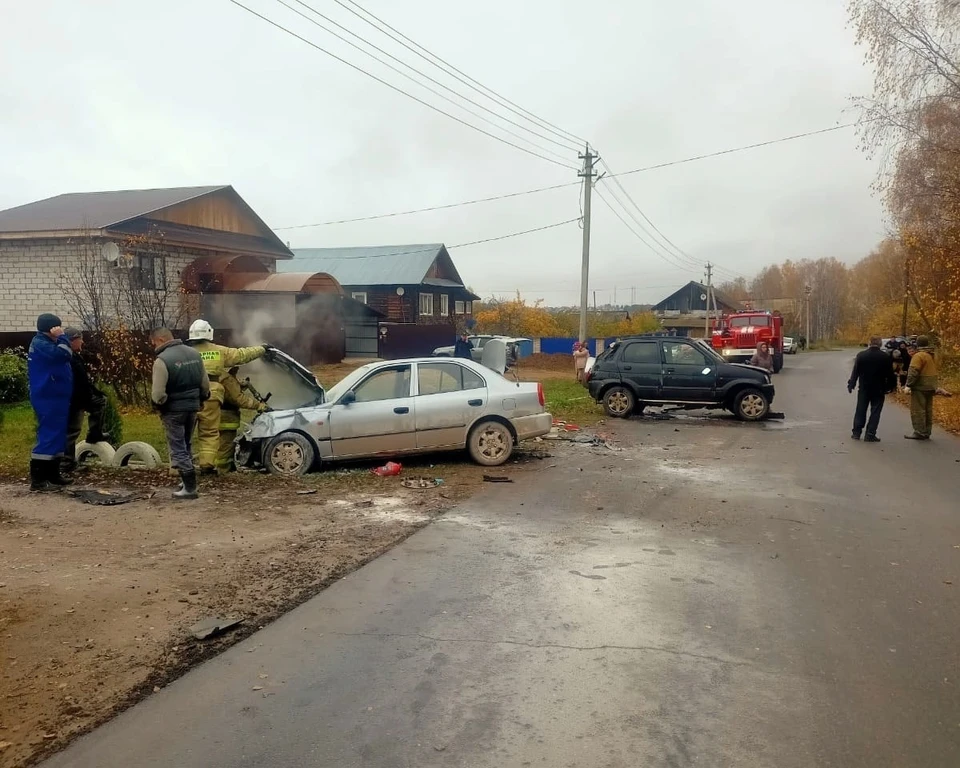 В результате аварии автомобиль загорелся. Фото: vk.com/gpsur