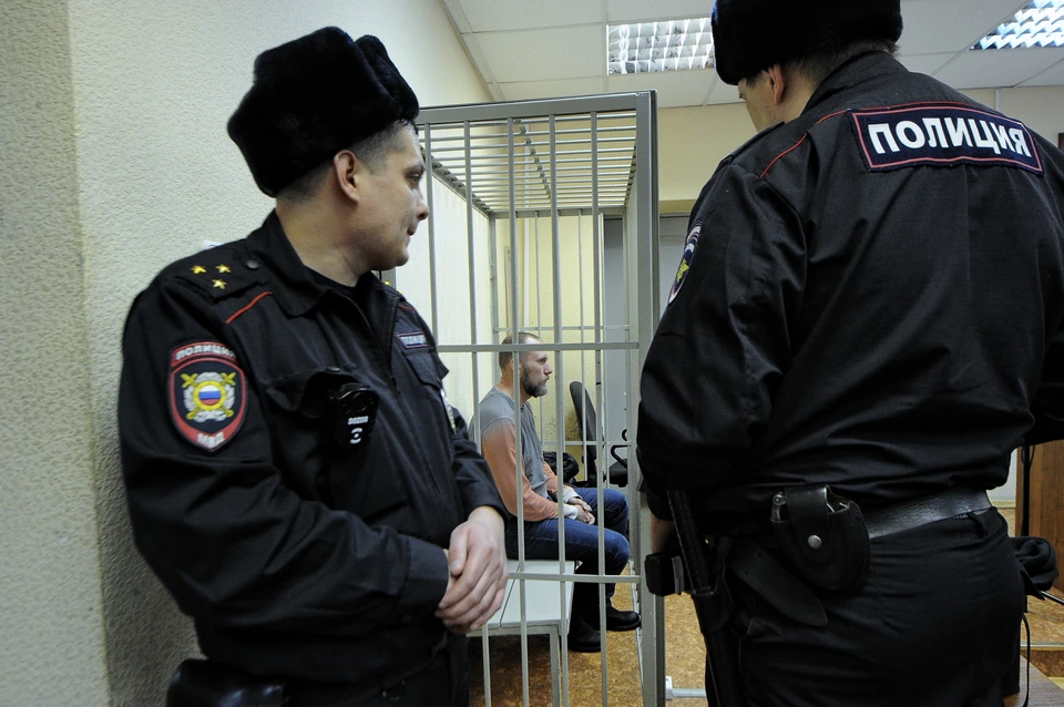 Житель Стрежевого проглотил сверток с наркотиком при виде полицейских