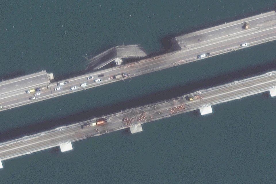 Спутниковый вид восстановительных работ на Крымском мосту.