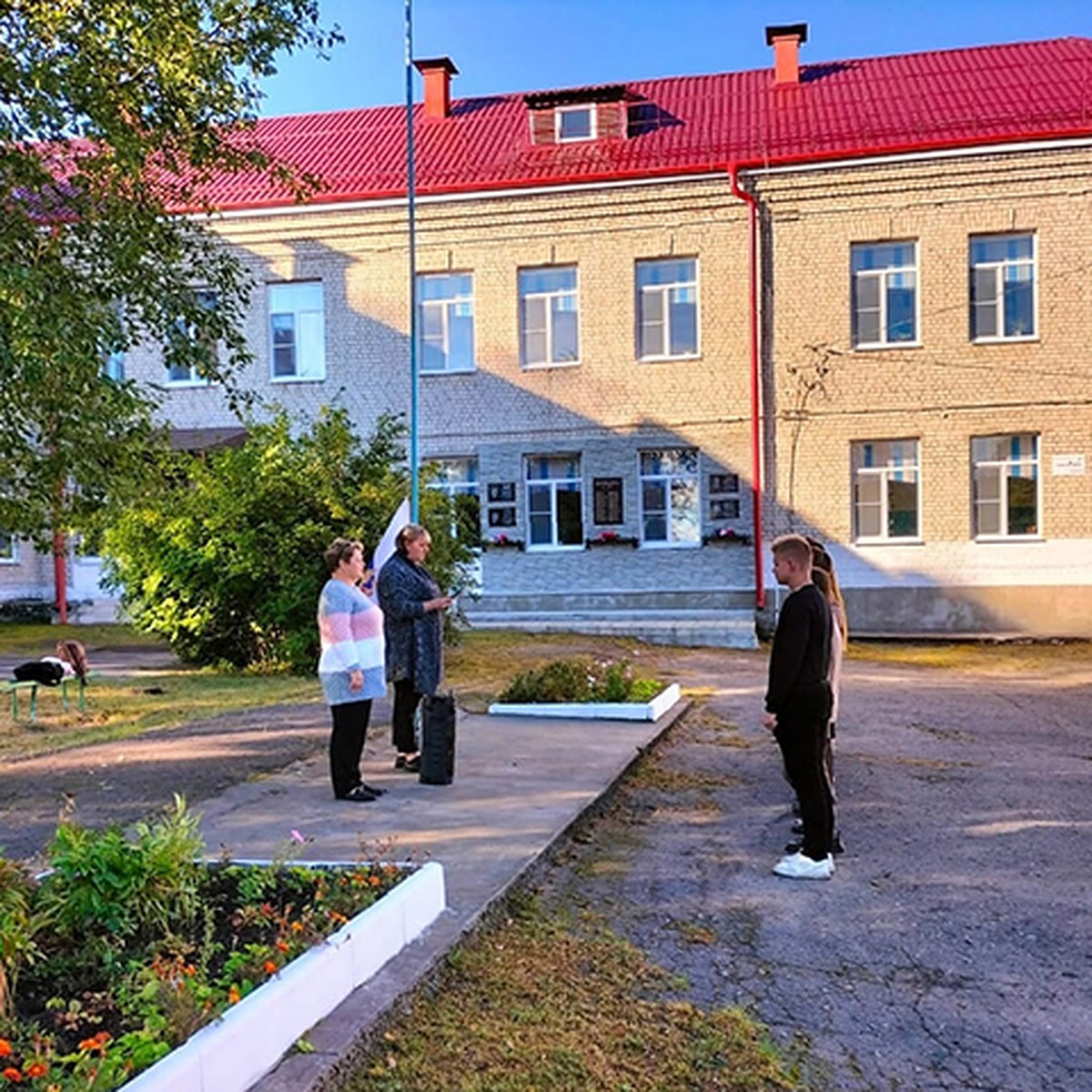 В брянском поселке Вышков школа оказалась под угрозой закрытия из-за  возможного карстового провала - KP.RU