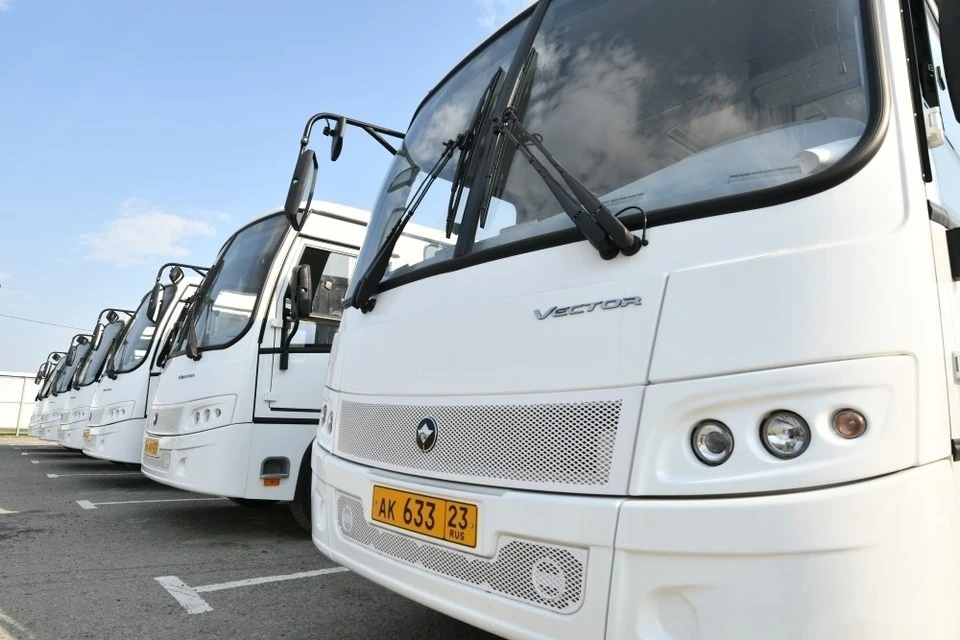 Автобусы в Индустриальный ходят комфортные, вот только ждать их приходится по часу. Фото: пресс-служба администрации Краснодара.