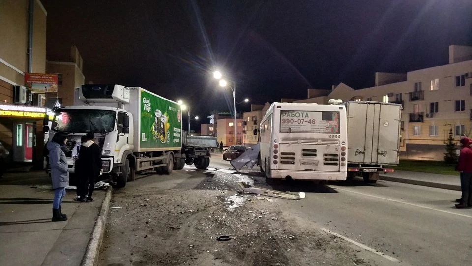 По данным надзорного органа, в результате аварии пострадали двое человек.