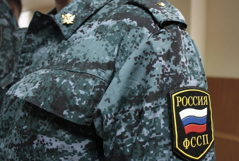 Судебный пристав взыскал необходимую сумму с расчетных счетов в банке.