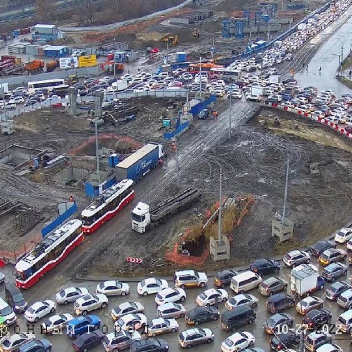 В Новосибирске площадь Труда остановилась во всех направлениях из-за глухой  пробки - KP.RU