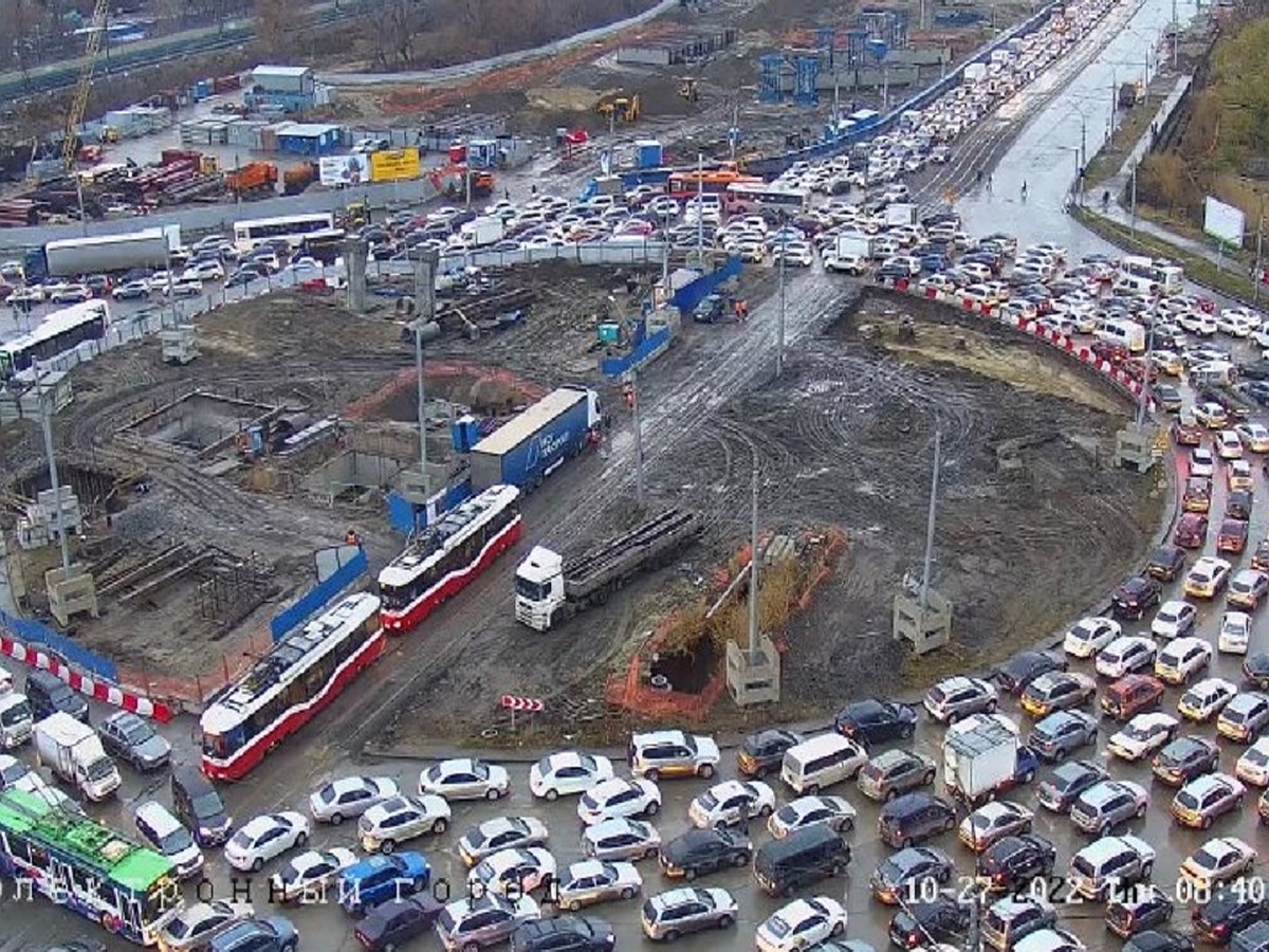 В Новосибирске площадь Труда остановилась во всех направлениях из-за глухой  пробки - KP.RU