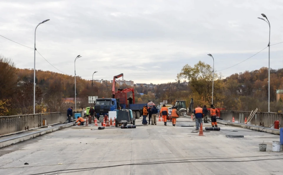 В Смоленске движение транспорта по Крестовоздвиженскому мосту после ремонта будет ограничено. Фото: пресс-служба администрации города.