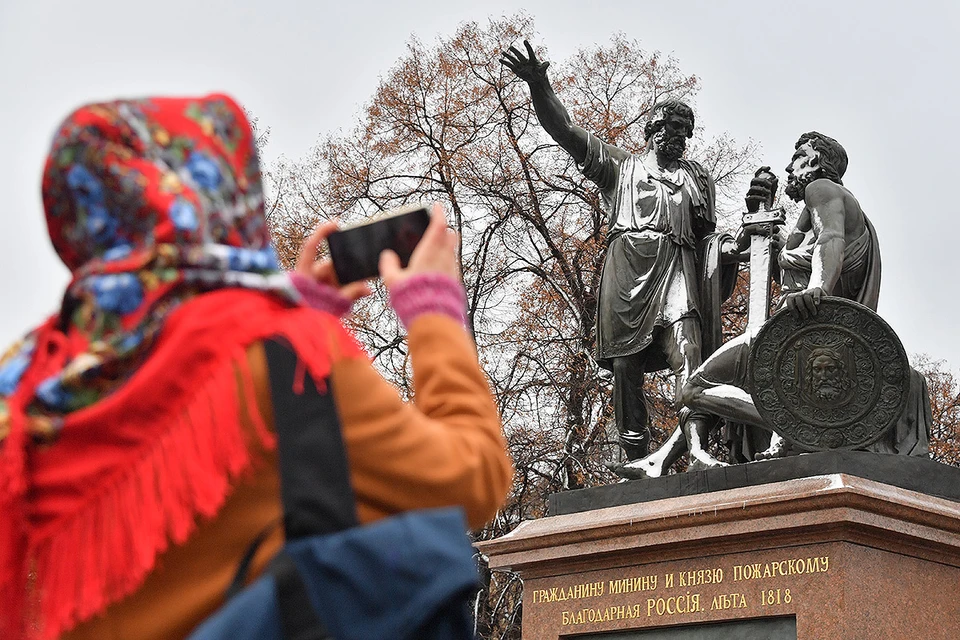 31 октября москвичи увидели на привычном месте отреставрированный памятник Минину и Пожарскому.