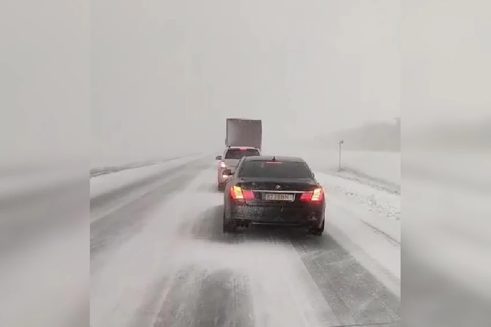 Такую картину автомобилисты наблюдали днем во вторник.