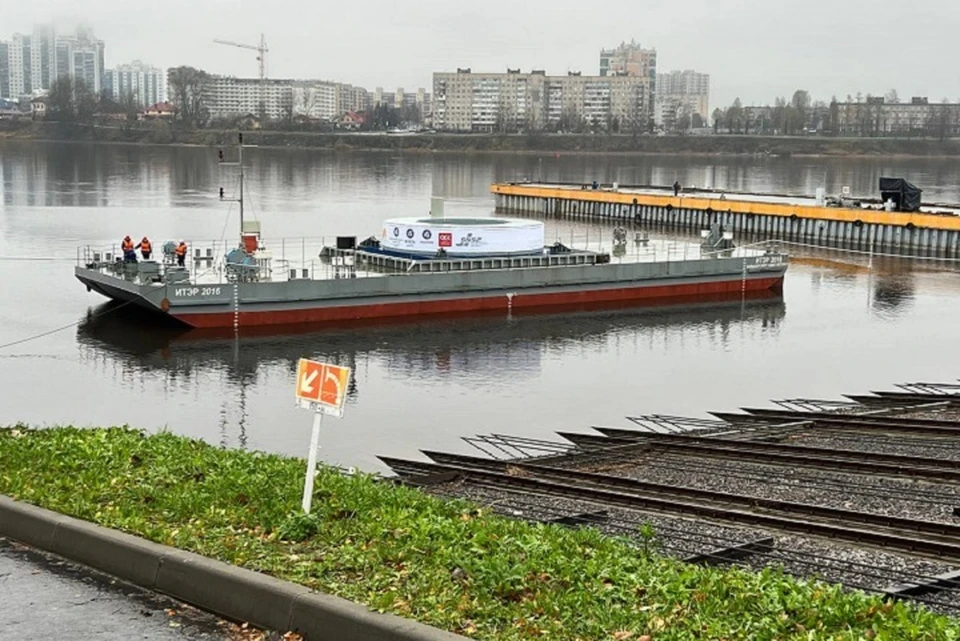 Огромную деталь доставят по воде. Фото: пресс-служба Средне-Невского судостроительного завода