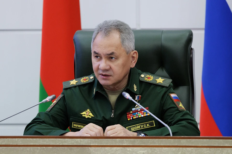 Глава военного ведомства акцентировал внимание коллег на «попытках Киева создать «грязную» ядерную бомбу, а также о готовности разместить на своей территории ядерное оружие стран НАТО»