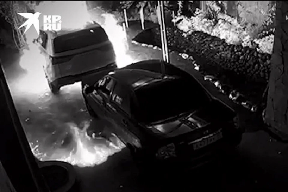 Момент поджога попал на камеру наблюдения. Фото: стоп-кадр видео
