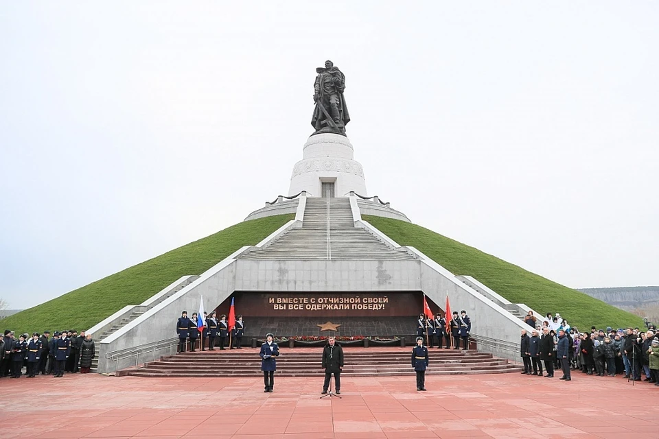 На Кузбассе открыли памятник Воину-освободителю. Фото: АВО