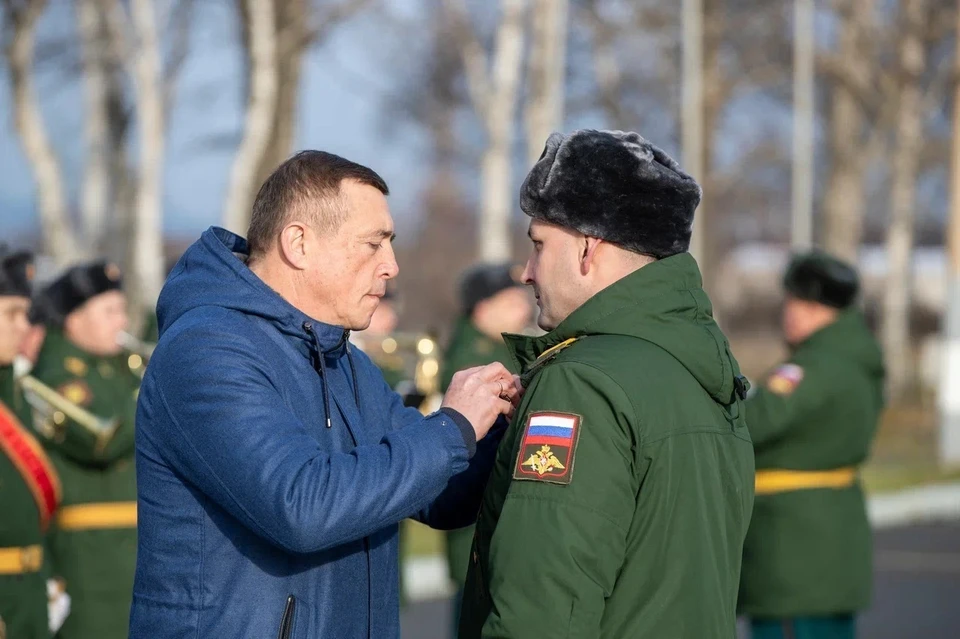 Губернатор Сахалинской области вручил участникам СВО государственные награды России. Фото регионального правительства