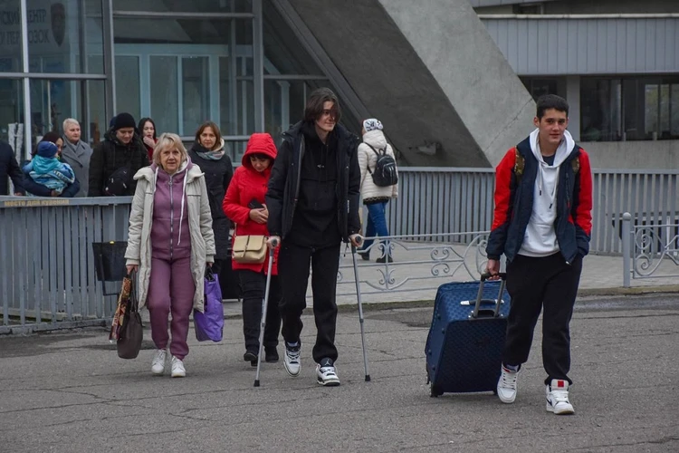 Пострадавшие от обстрелов семьи с детьми из ЛНР отправились на отдых в Сочи