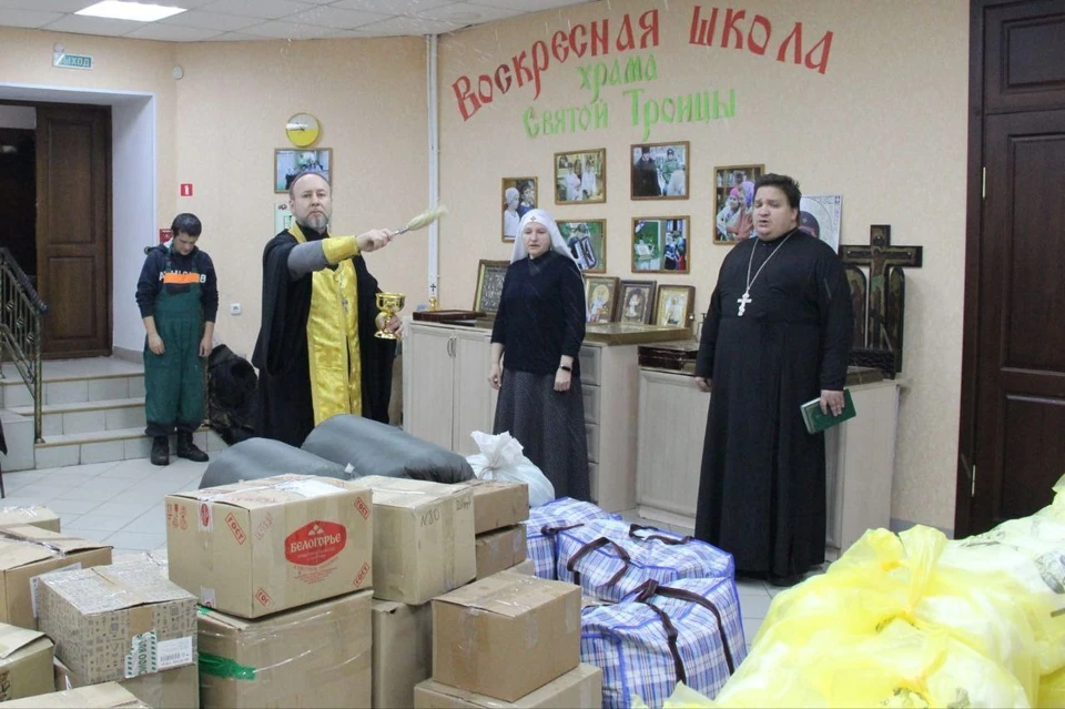 Прихожане приносили в пункт сбора теплые вещи,медикаменты и продукты. Фото: t.me/tatusvadim