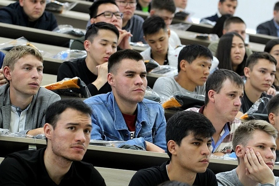 При успешном освоении образовательных программ деньги молодым людям будут выплачиваться все время обучения в вузе.