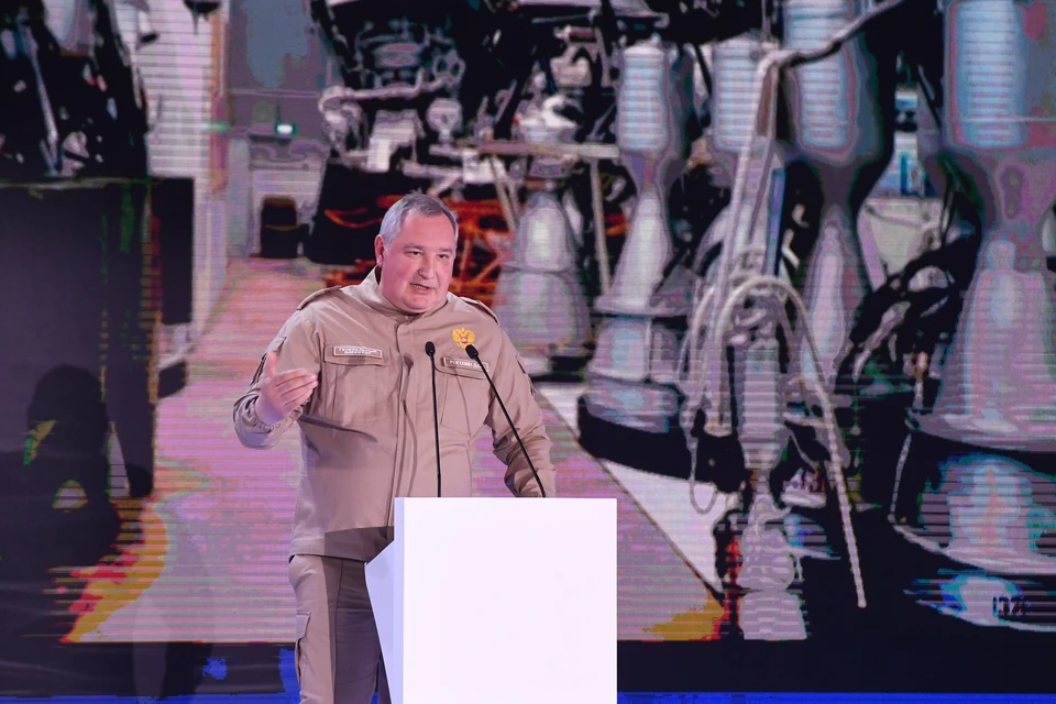 Поставка нового российского вооружения будет обеспечена в ближайшие месяцы, заявил экс-глава "Роскосмоса" Рогозин