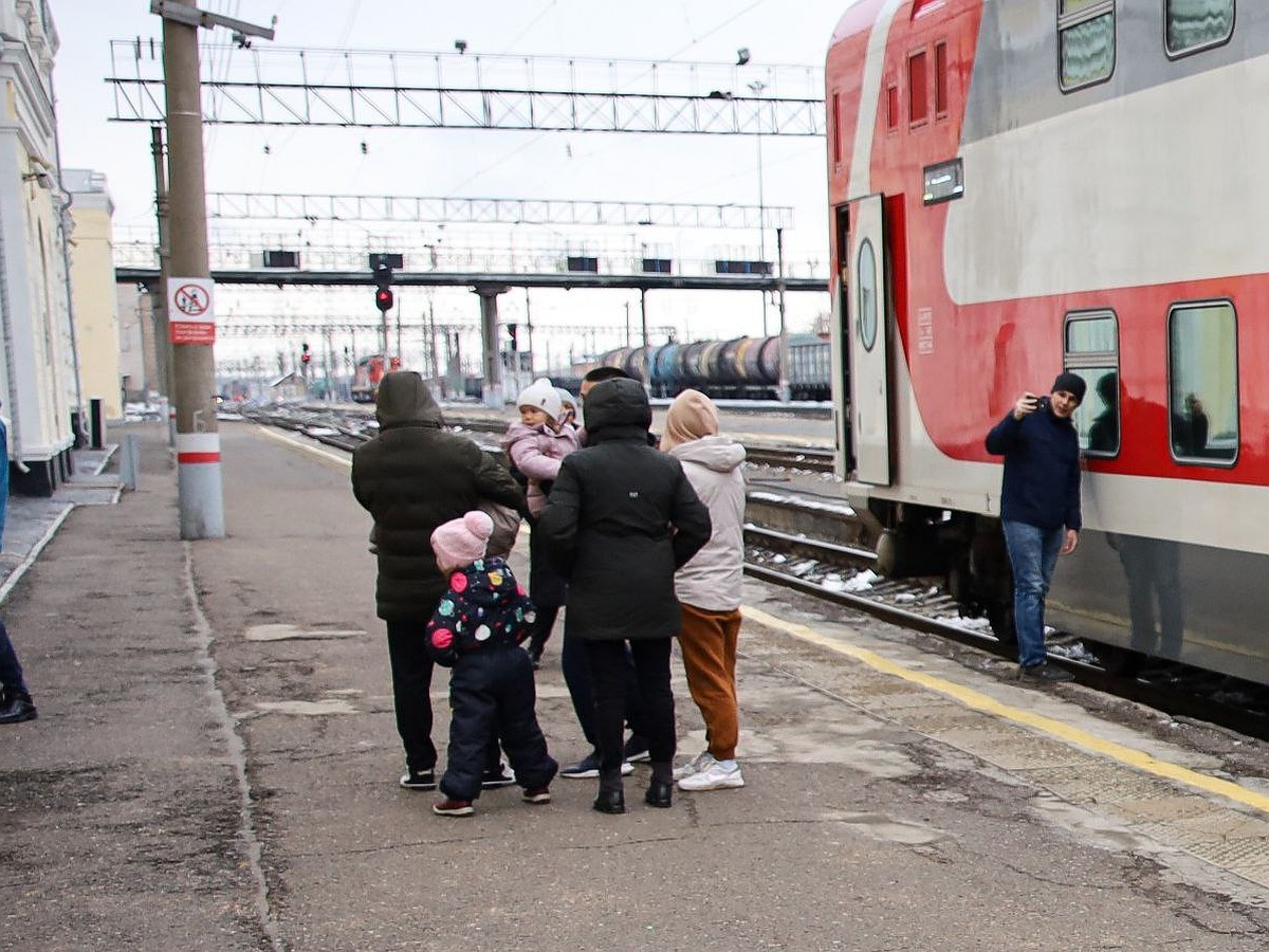 На железнодорожном вокзале в Оренбурге перекрыли выходы на перрон - KP.RU