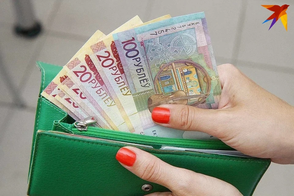 В Беларуси минимальная заработная плата с 1 января 2023 года до 554 рублей.