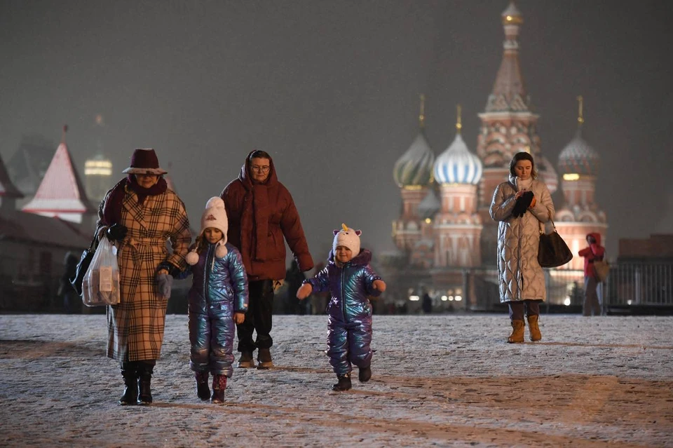 Москвичи голосуют за украшенную к Новому году Москву без мероприятий