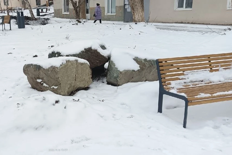 Камни украшают благоустроенное общественное пространство. Фото - Евгений Плескачев
