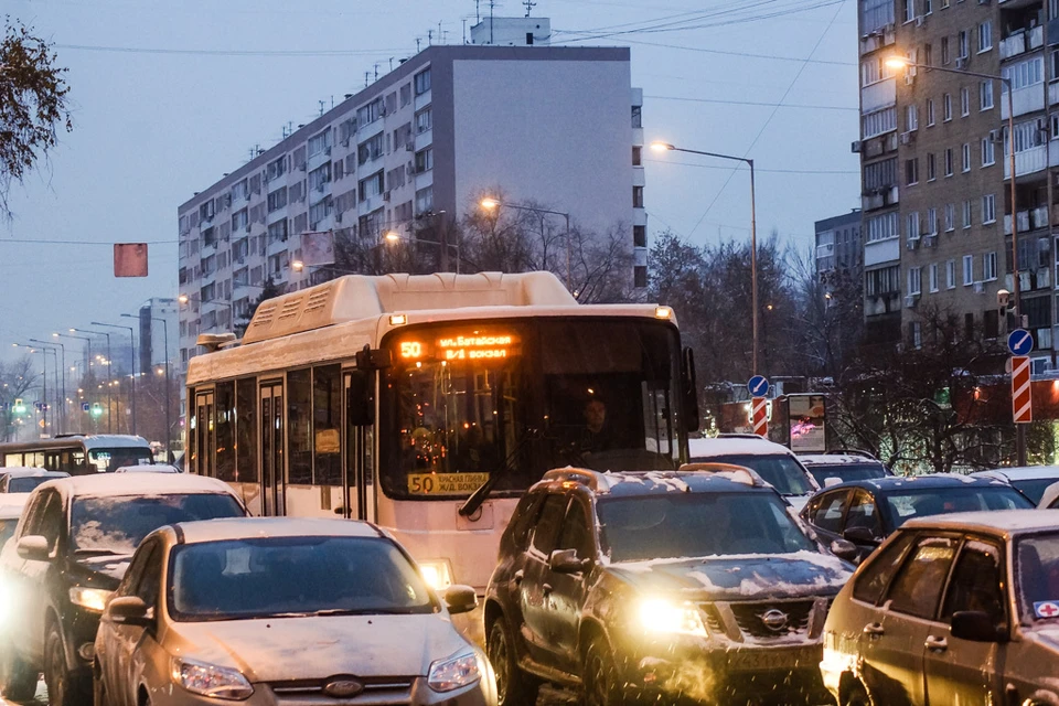Самарцы оказались в пробке рано утром.