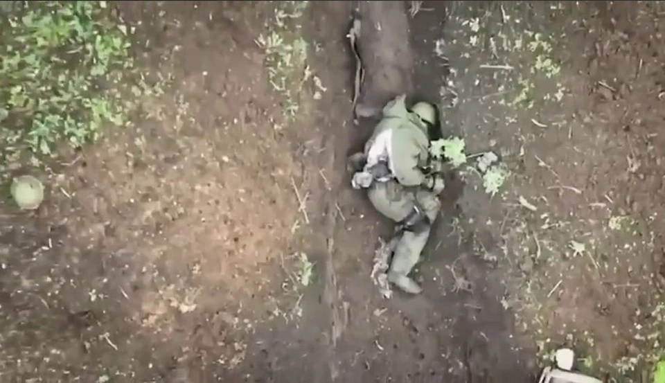 Найден российский солдат, руками отбрасывавший гранаты в окопе