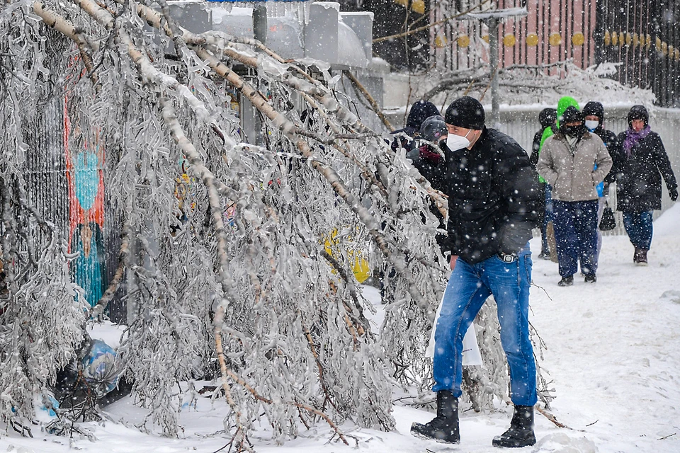 Прогнозы синоптиков сбылись, и во вторник ледяные дожди накрыли Москву и область. Фото: Юрий Смитюк/ТАСС