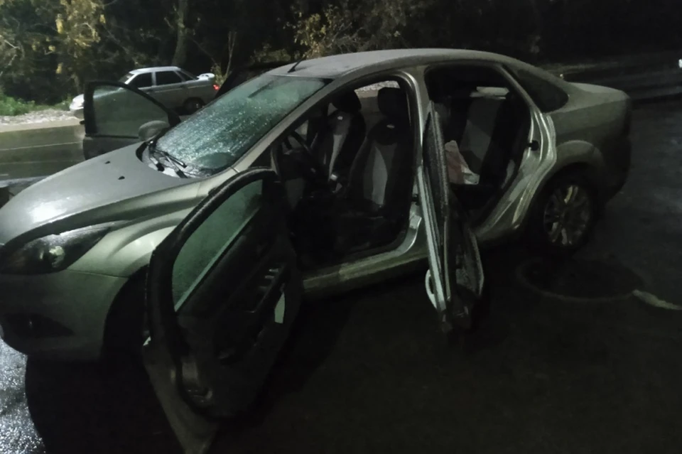 Под Липецком мужчина выгнул двери и поцарапал ножом чужой Форд