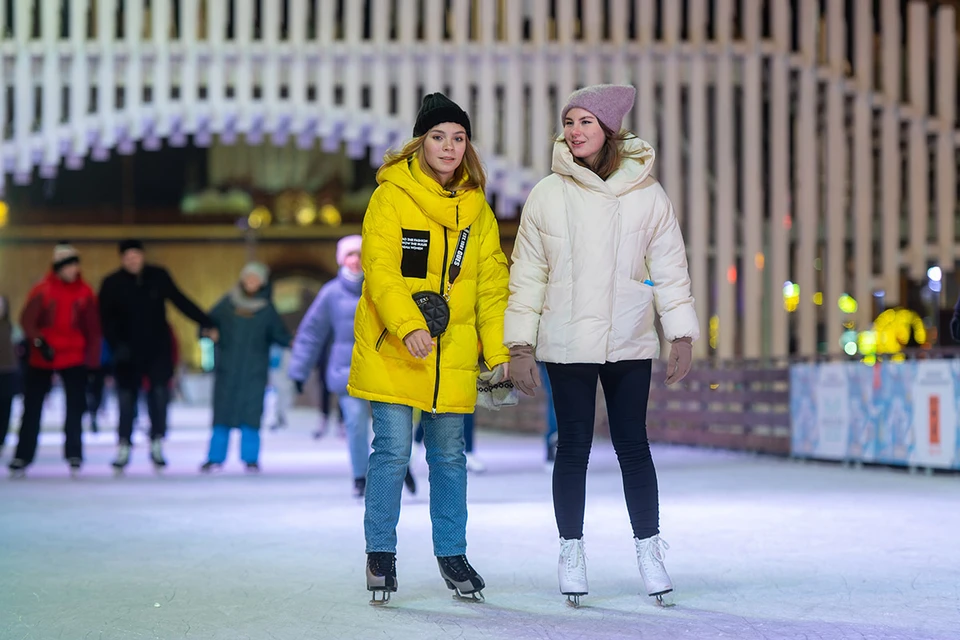 Этой зимой в столице будут работать более 150 катков с искусственным покрытием, а первые зимние забавы в городе открываются уже с 25 ноября.
