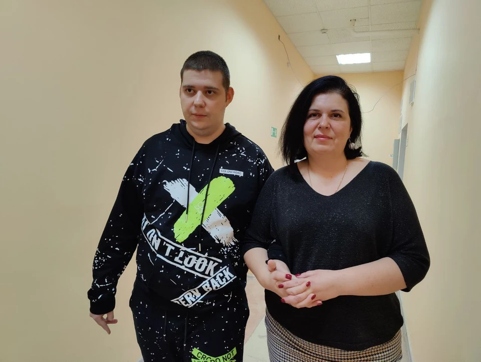 Екатерина Костро с сыном Мишей в будущем Центре занятости для взрослых инвалидов