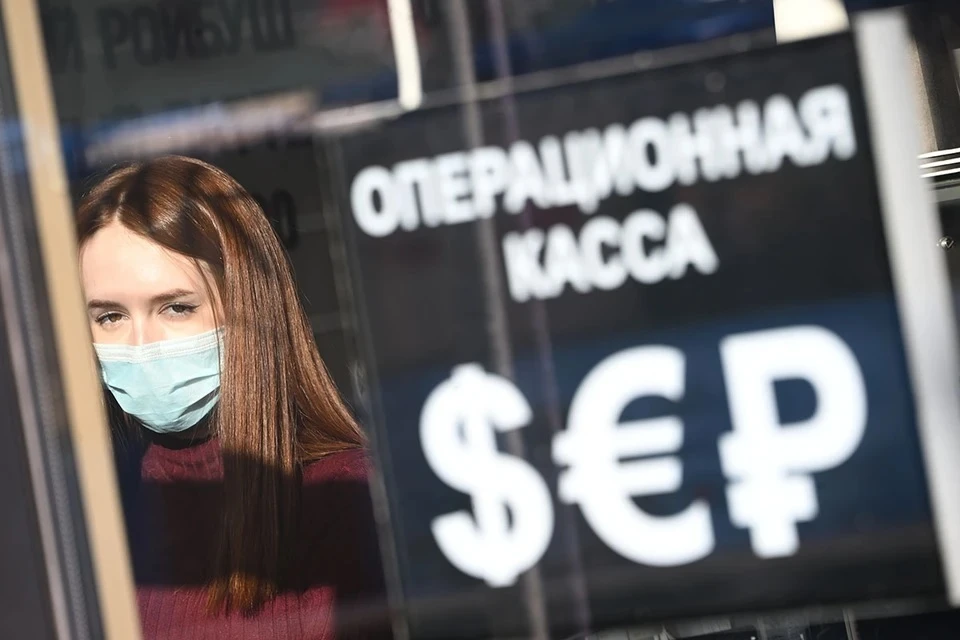Россияне хранят всем меньше сбережений в валюте