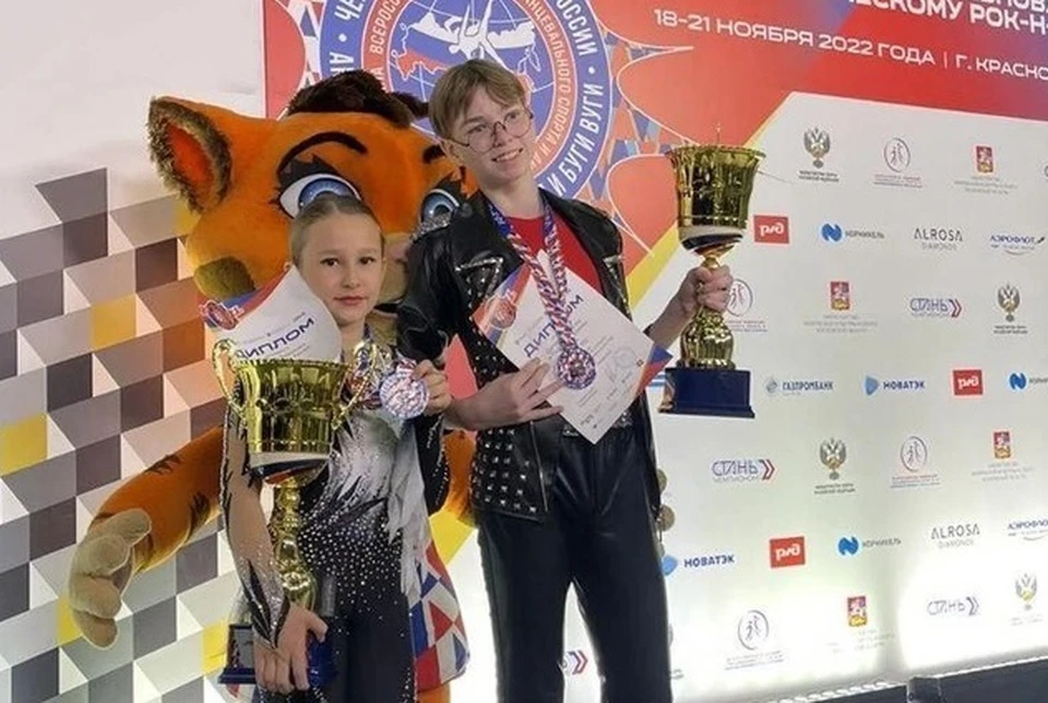 В дисциплине «D класс-микст» (юниоры и юниорки) Артем Дегтяренко и Вероника Пащенко стали вторыми. Фото из телеграм-канала Спорт 46.