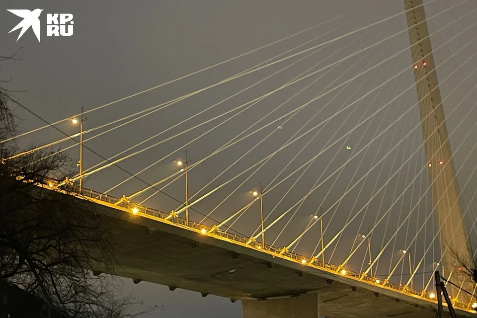 Утро во Владивостоке, Золотой мост.