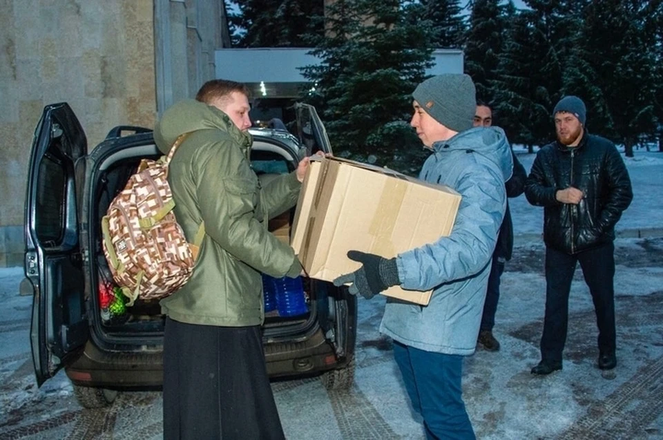 К военнослужащим отправились два имама из мечети и два благочинных из церкви. Фото: e-nkama.ru