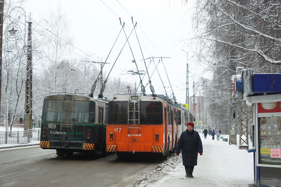 Троллейбус №29 в Новосибирске возвращается на свой маршрут.