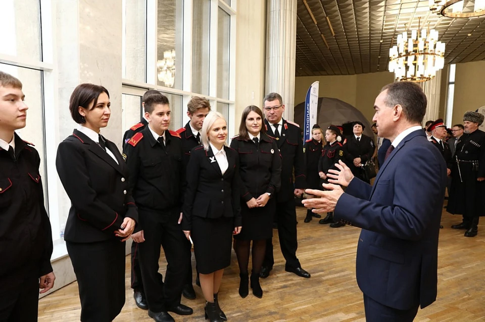 Выставка открылась в театре драмы им. М. Горького в Краснодаре Фото: пресс-служба администрации Краснодарского края