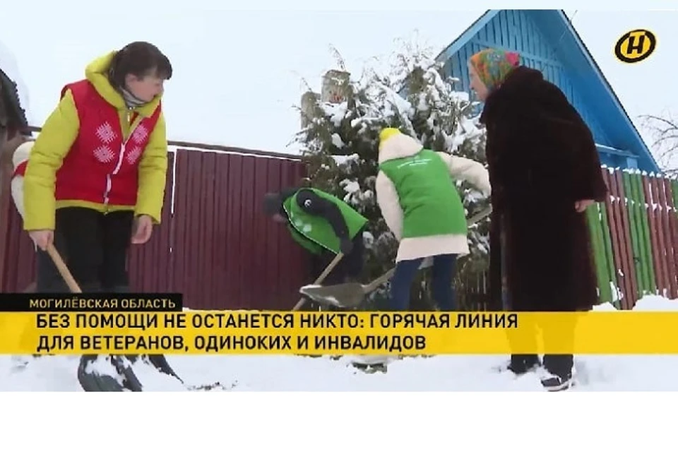 В Могилевской области пенсионерам бесплатно чистят снег и рубят дрова. Фото: стоп-кадр | видео ОНТ