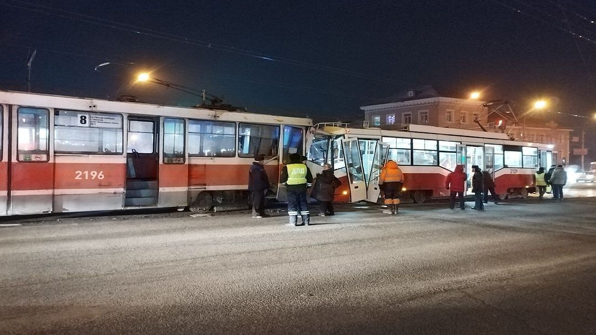 Фото и видео ДТП с двумя трамваями на улице Немировича – Данченко в  Новосибирске 30 ноября 2022 года: очевидцы рассказали подробности аварии -  KP.RU